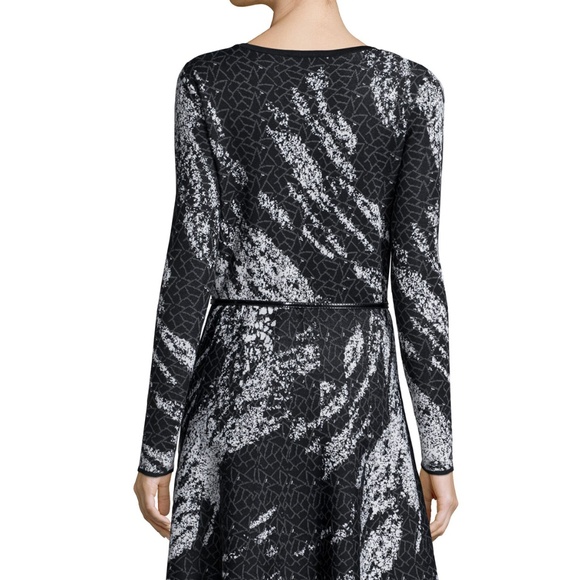 NWT Carmen Marc Valvo Birdseye Jacquard Sweater Dress Sz M - Picture 3 of 3